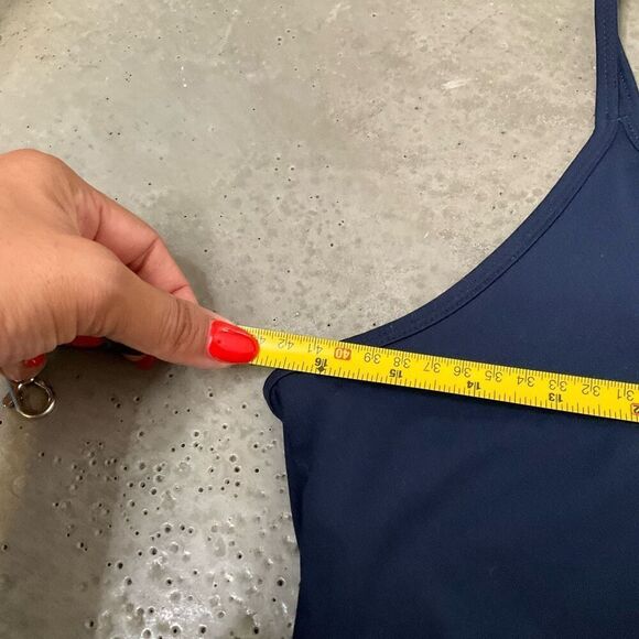 Nike Dry Laced Cropped Training Tank Top - Picture 8 of 8